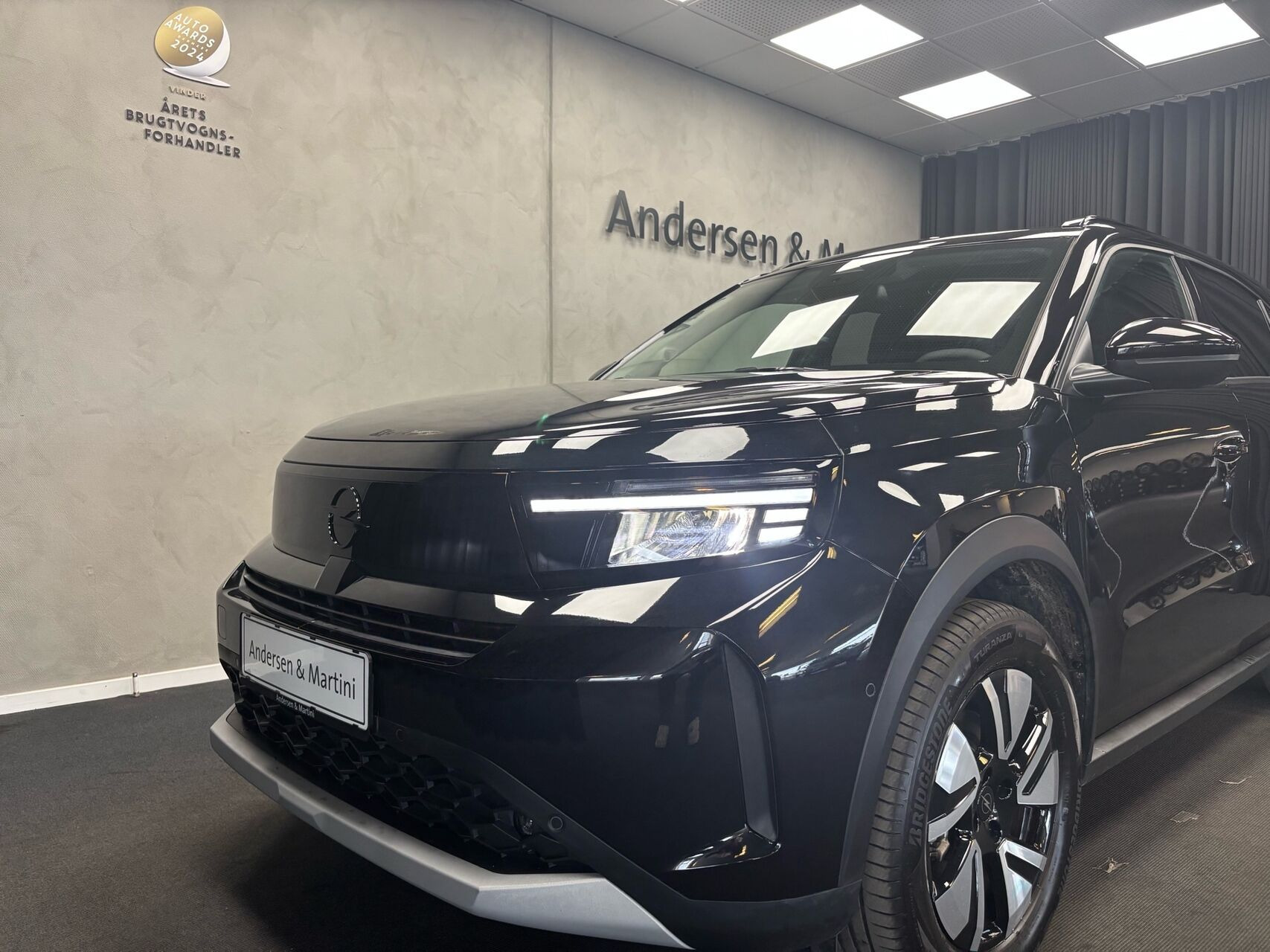 Grå Opel Frontera fra 2025