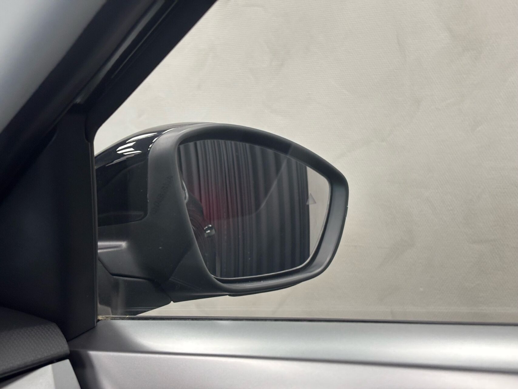 Grå Opel Frontera fra 2025