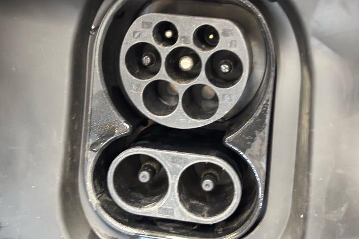 Grå Opel Frontera fra 2025