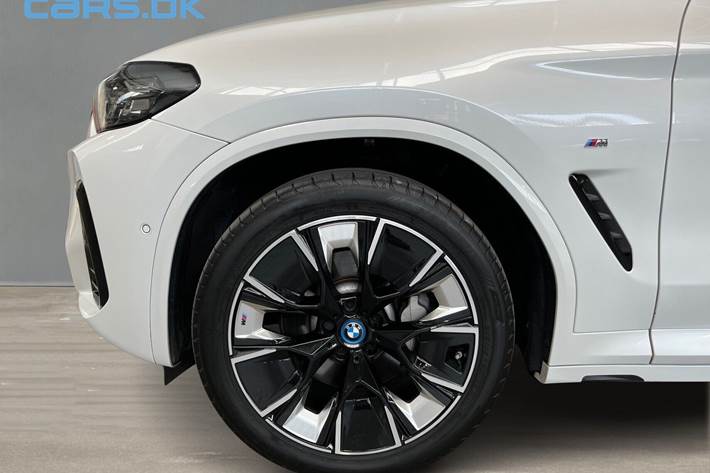 Hvid BMW iX3 fra 2025