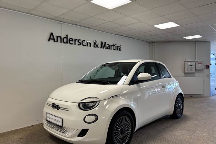 Hvid Fiat 500e fra 2023