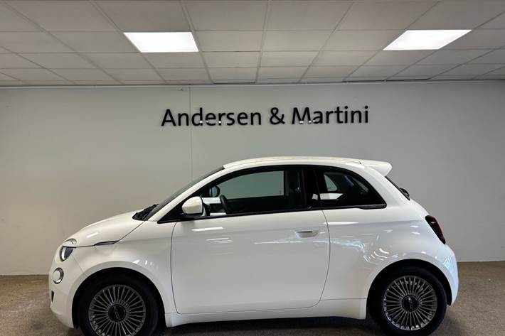 Hvid Fiat 500e fra 2023