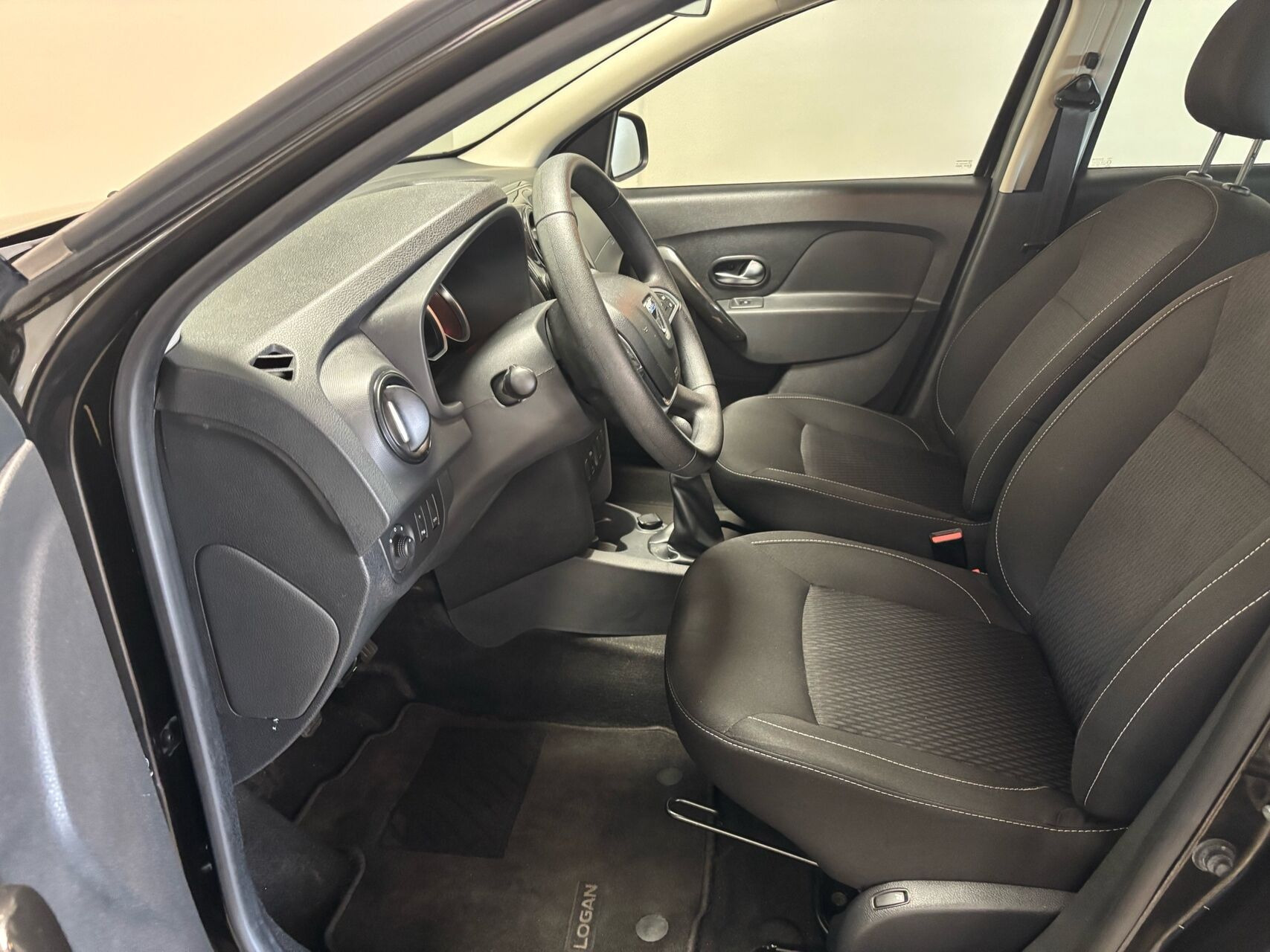 Sort Dacia Logan fra 2020