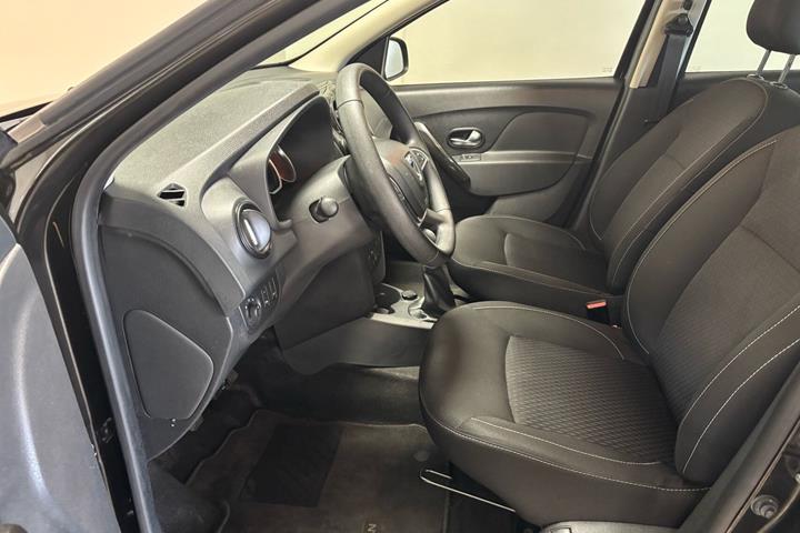 Sort Dacia Logan fra 2020