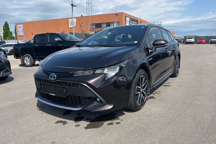 Brun Toyota Corolla fra 2019 set udefra