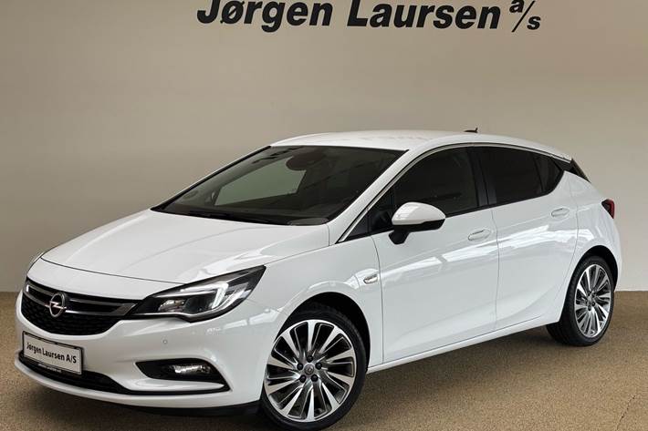 Hvid Opel Astra fra 2018