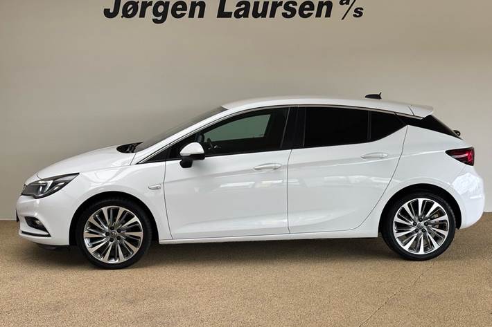 Hvid Opel Astra fra 2018