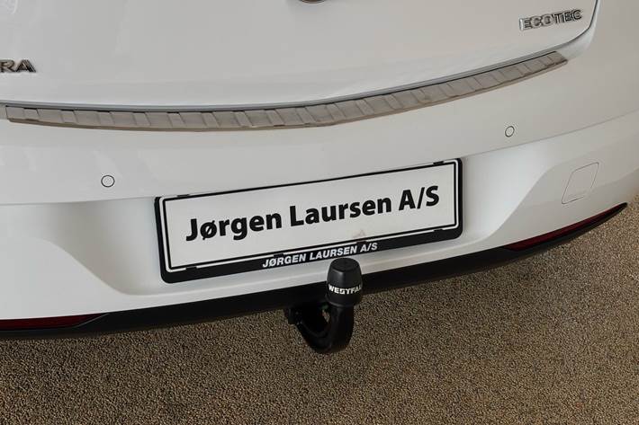 Hvid Opel Astra fra 2018