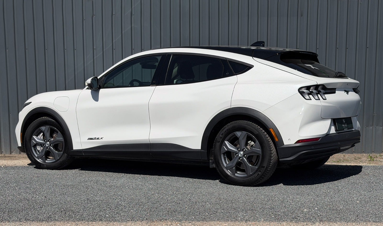 Hvid Ford Mustang Mach-E fra 2023
