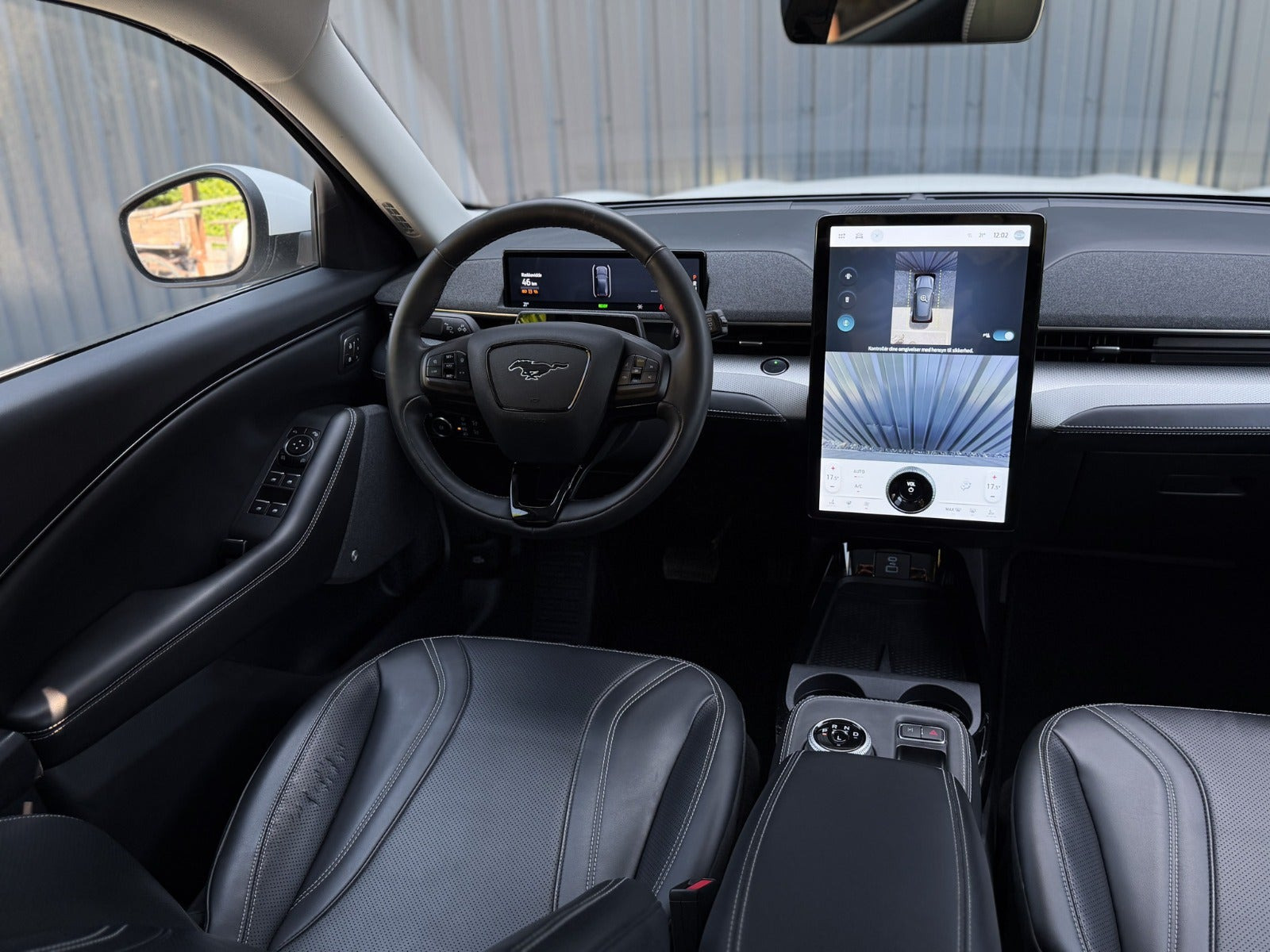 Hvid Ford Mustang Mach-E fra 2023