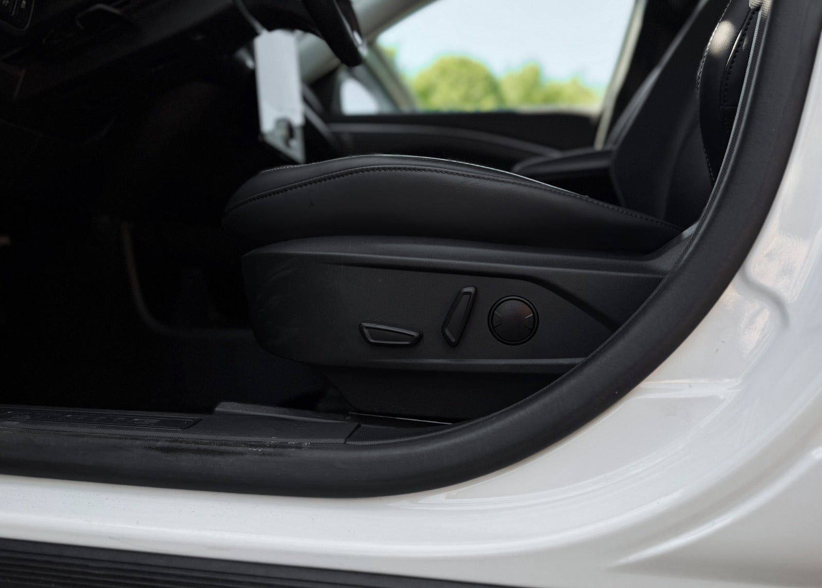Hvid Ford Mustang Mach-E fra 2023