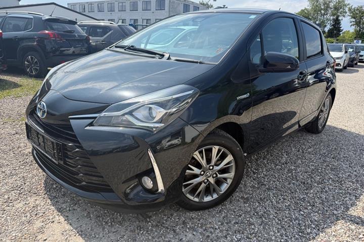 Sort Toyota Yaris fra 2017 set udefra