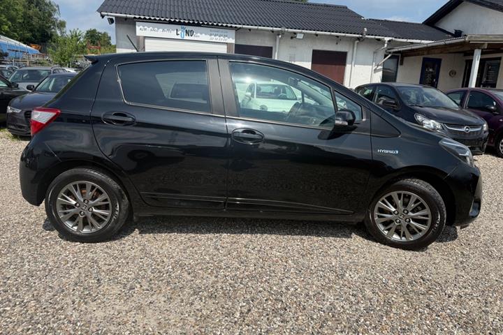 Sort Toyota Yaris fra 2017
