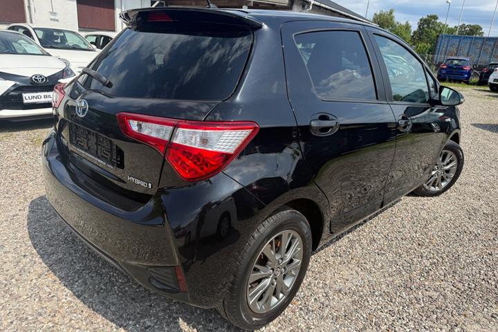 Sort Toyota Yaris fra 2017