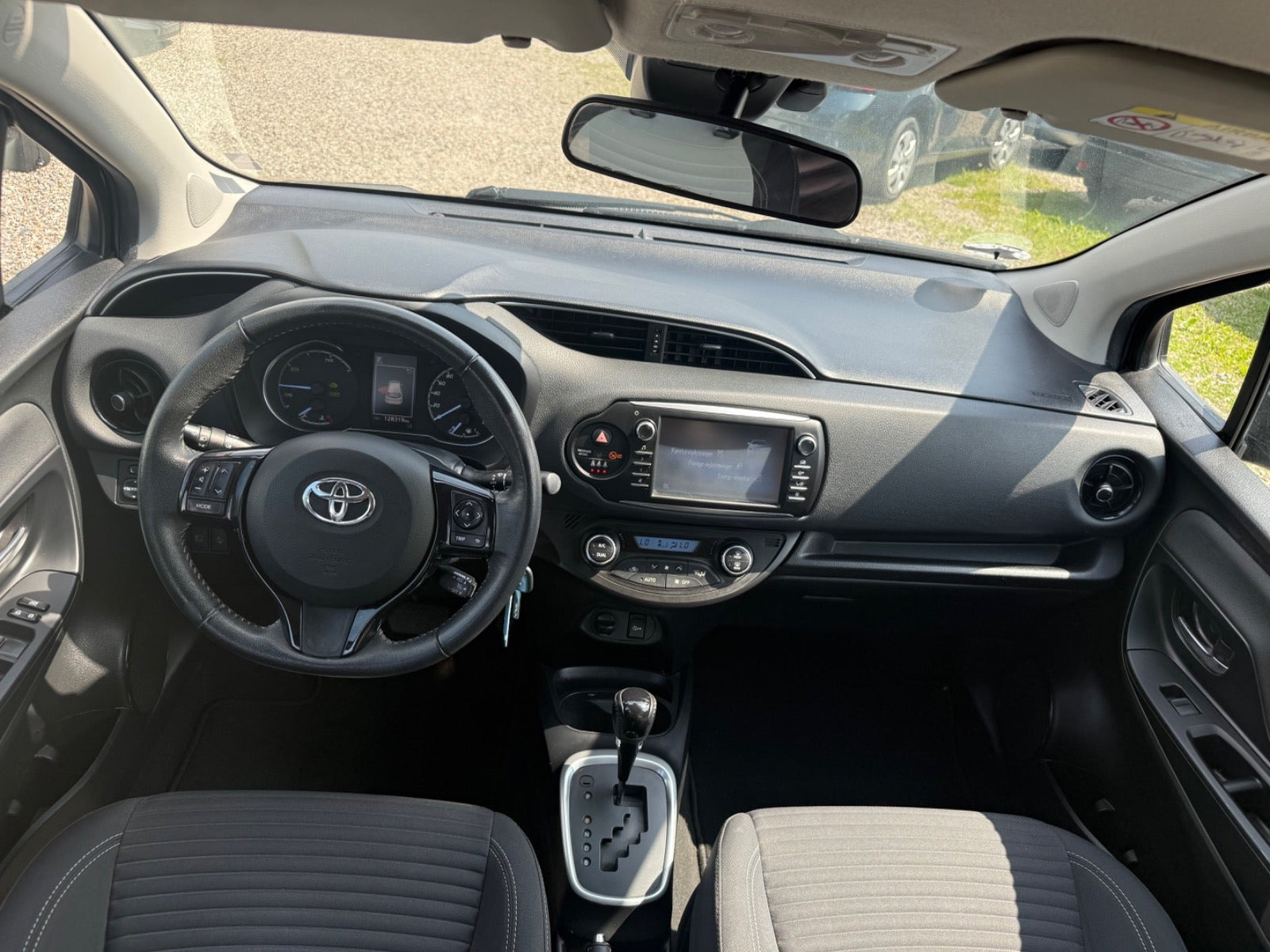 Sort Toyota Yaris fra 2017