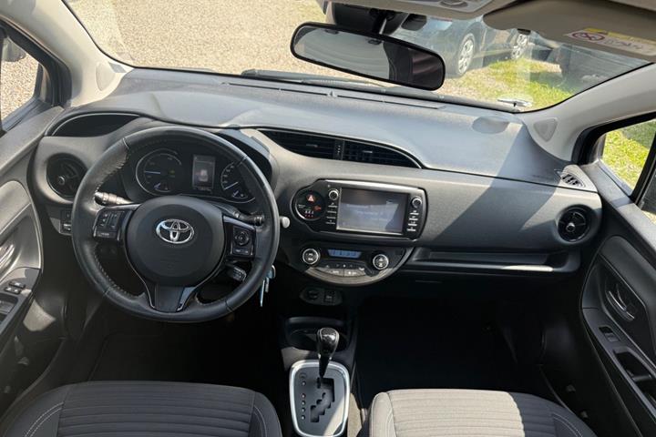 Sort Toyota Yaris fra 2017
