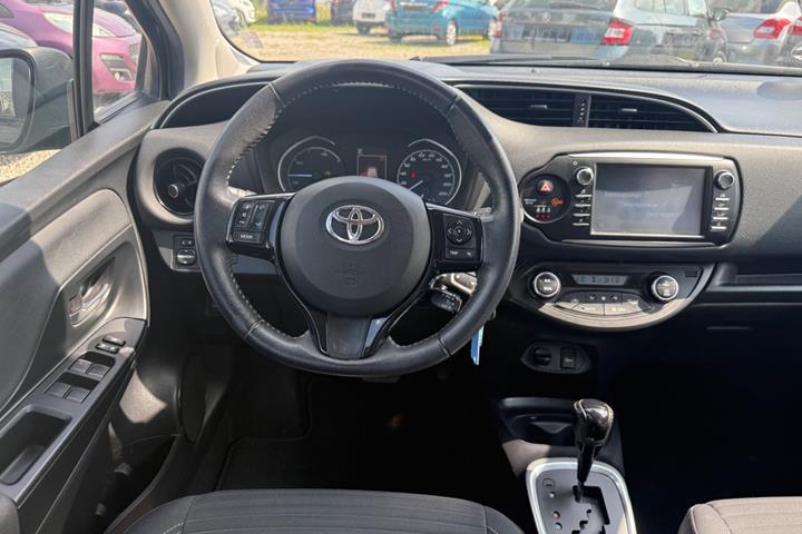 Sort Toyota Yaris fra 2017
