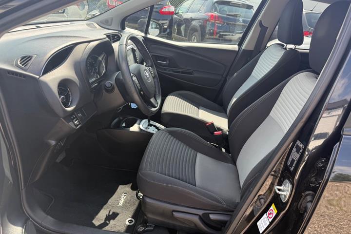 Sort Toyota Yaris fra 2017