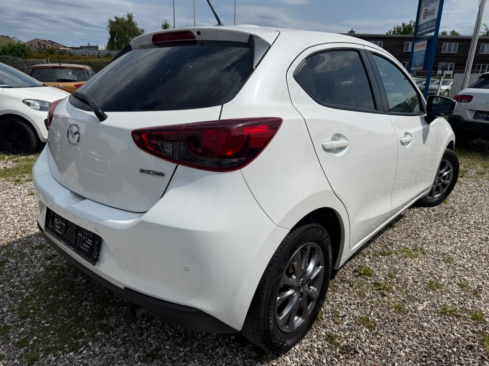 Hvid Mazda 2 fra 2020