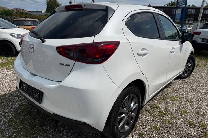 Hvid Mazda 2 fra 2020