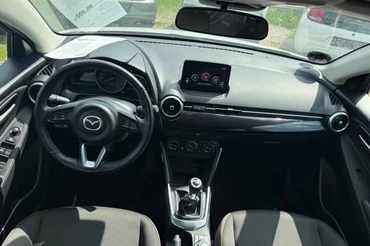 Hvid Mazda 2 fra 2020