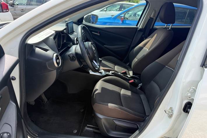 Hvid Mazda 2 fra 2020