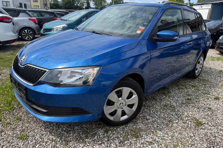 Blå Skoda Fabia fra 2016 set udefra