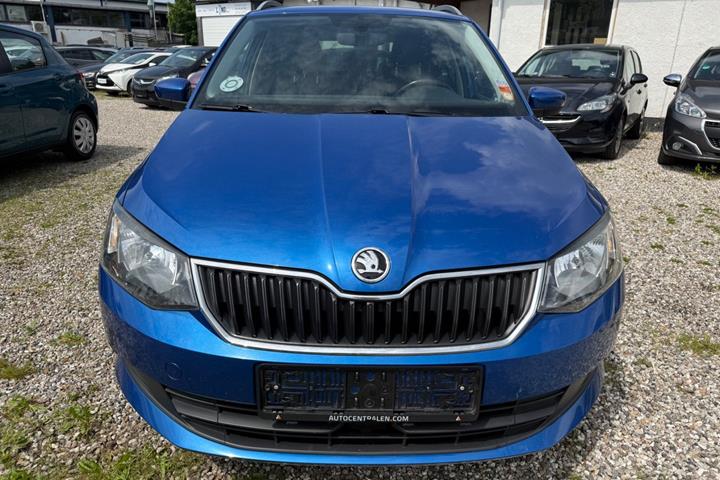 Blå Skoda Fabia fra 2016