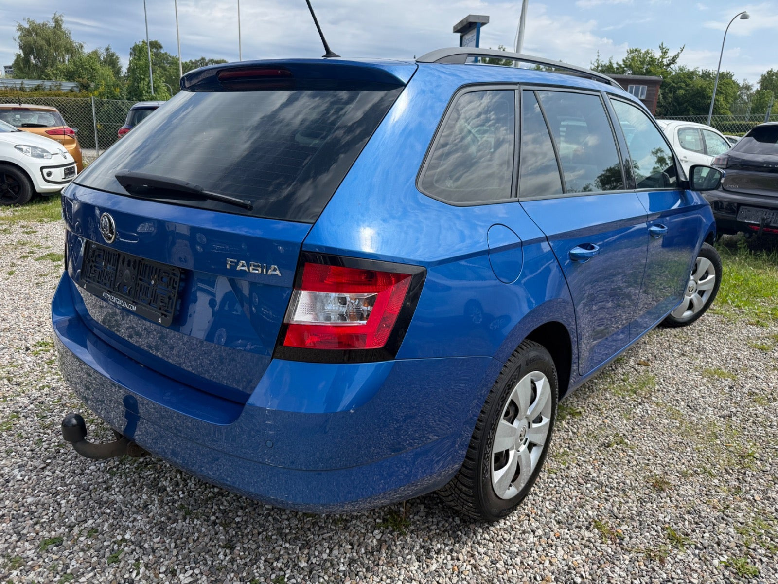 Blå Skoda Fabia fra 2016