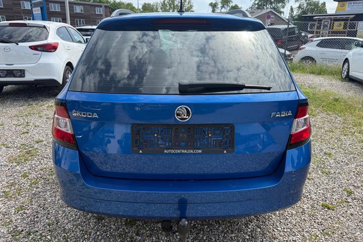 Blå Skoda Fabia fra 2016
