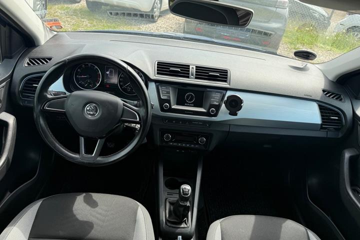 Blå Skoda Fabia fra 2016