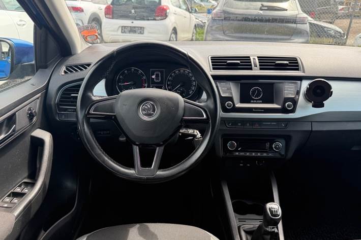 Blå Skoda Fabia fra 2016