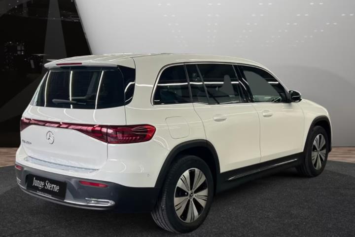 Hvid Mercedes EQB250+ fra 2025
