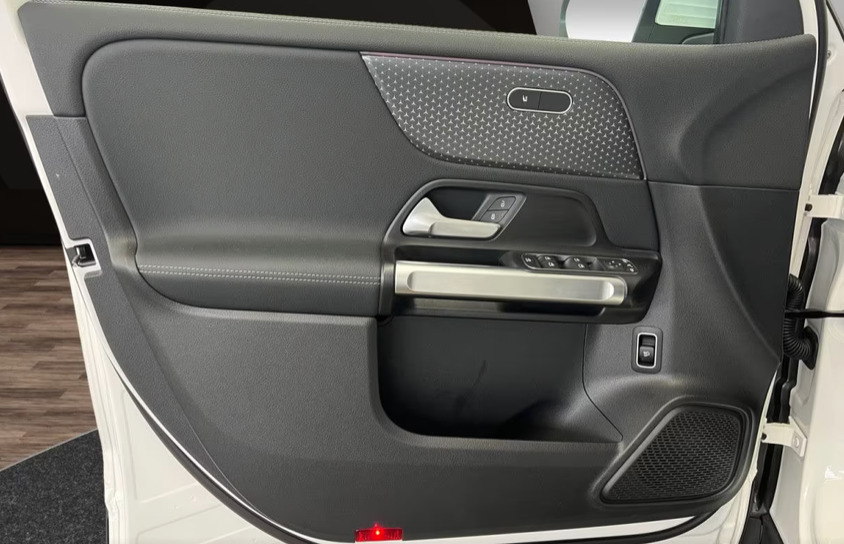 Hvid Mercedes EQB250+ fra 2025