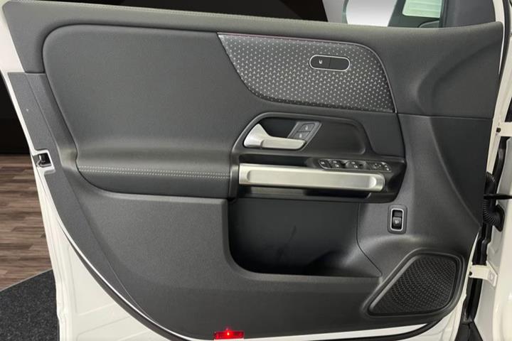 Hvid Mercedes EQB250+ fra 2025