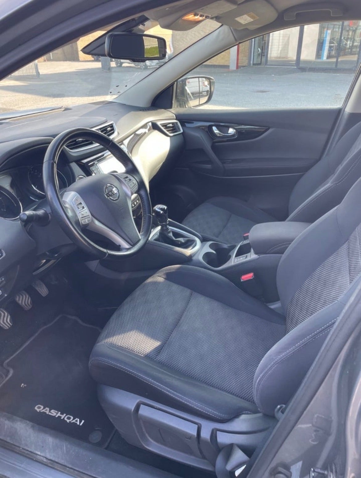 Grå Nissan Qashqai fra 2017