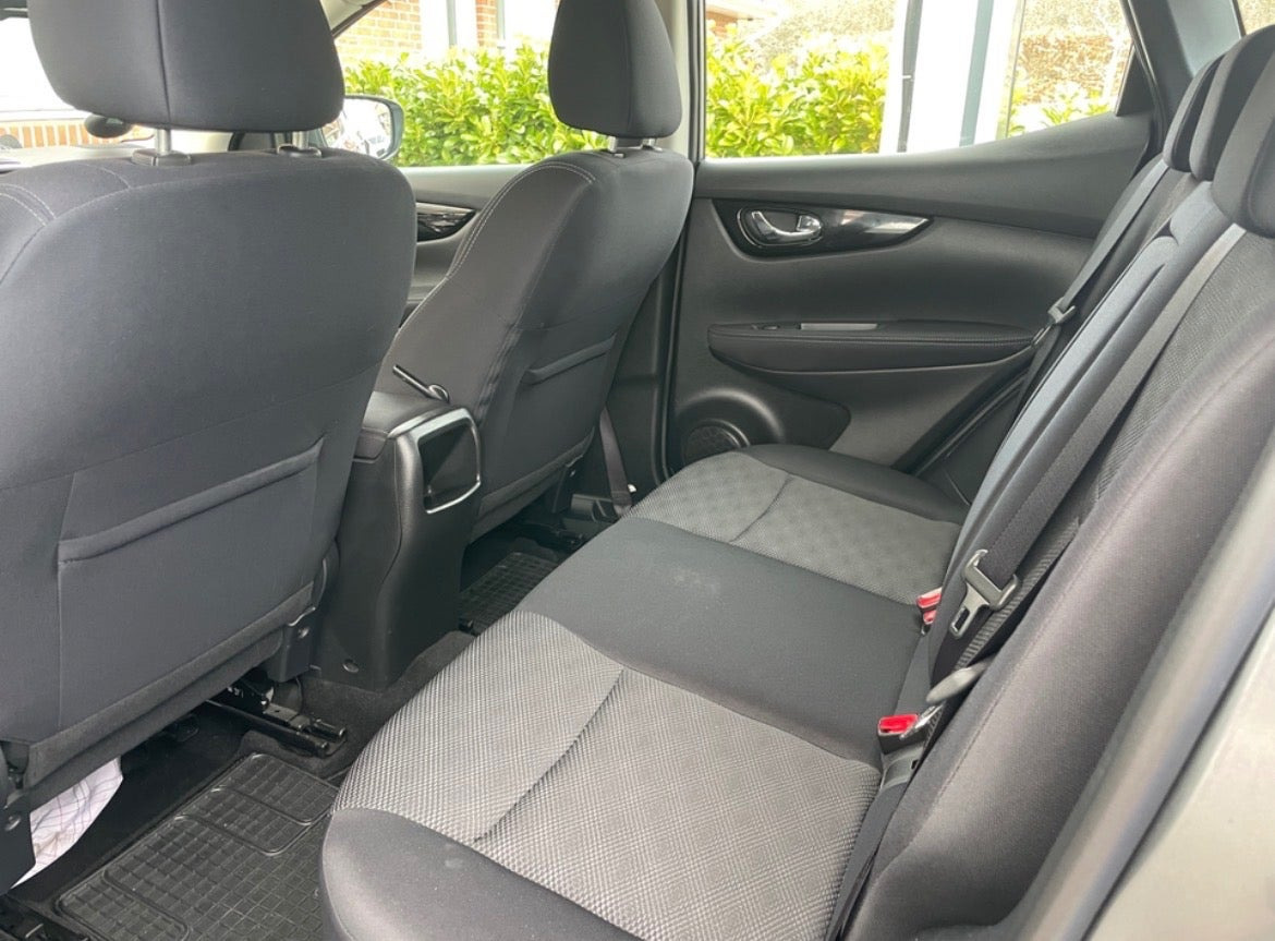Grå Nissan Qashqai fra 2017