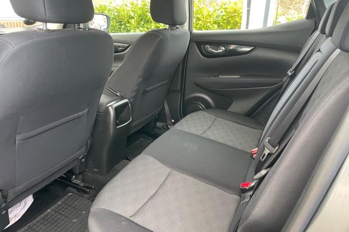Grå Nissan Qashqai fra 2017