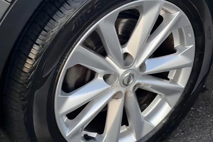 Grå Nissan Qashqai fra 2017