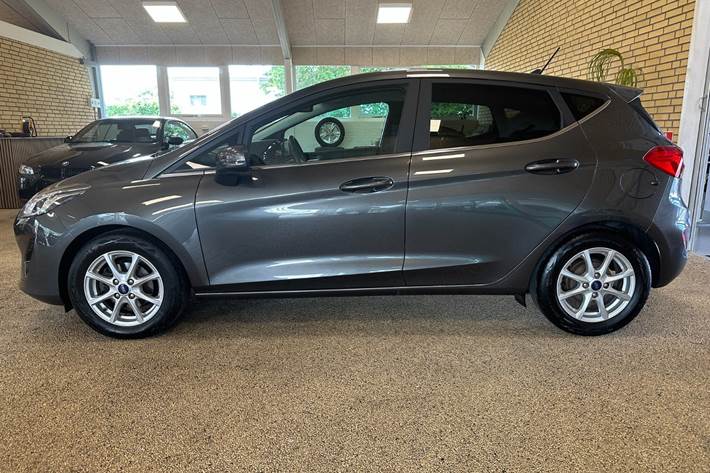 Grå Ford Fiesta fra 2020