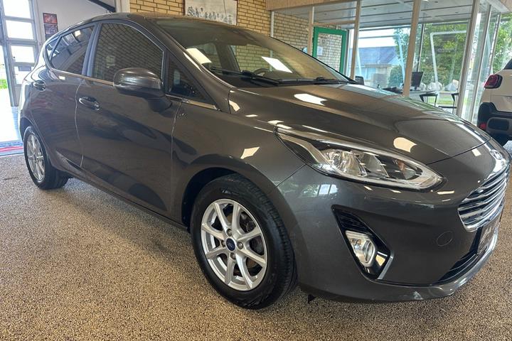 Grå Ford Fiesta fra 2020