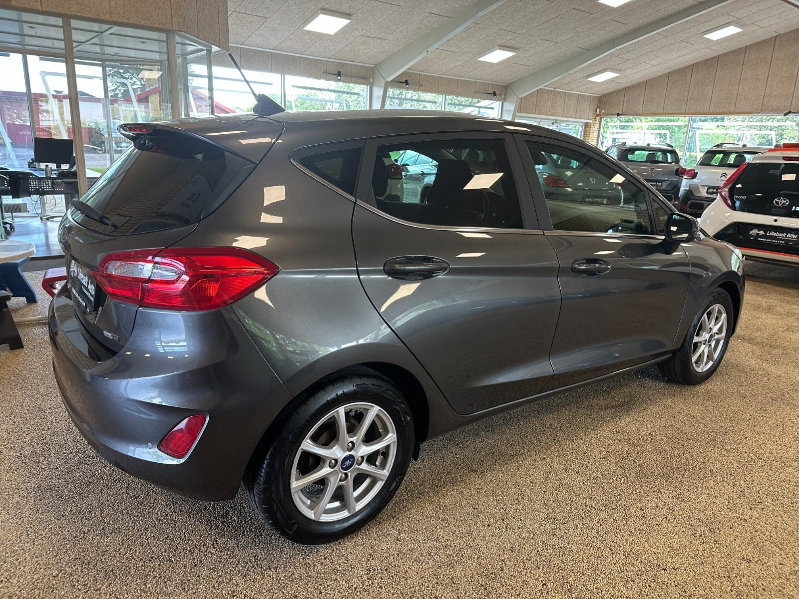 Grå Ford Fiesta fra 2020