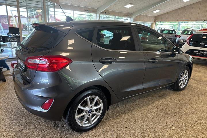 Grå Ford Fiesta fra 2020