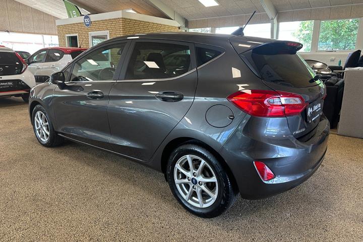 Grå Ford Fiesta fra 2020