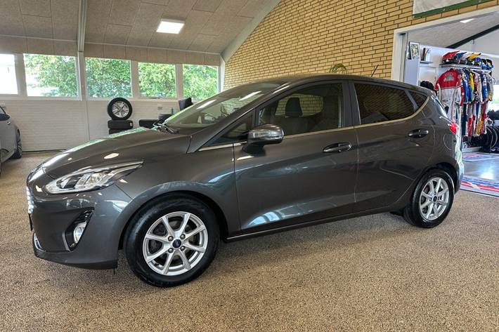 Grå Ford Fiesta fra 2020 set udefra