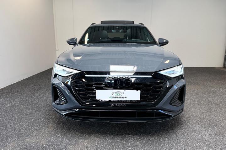 Grå Audi Q8 e-tron fra 2024