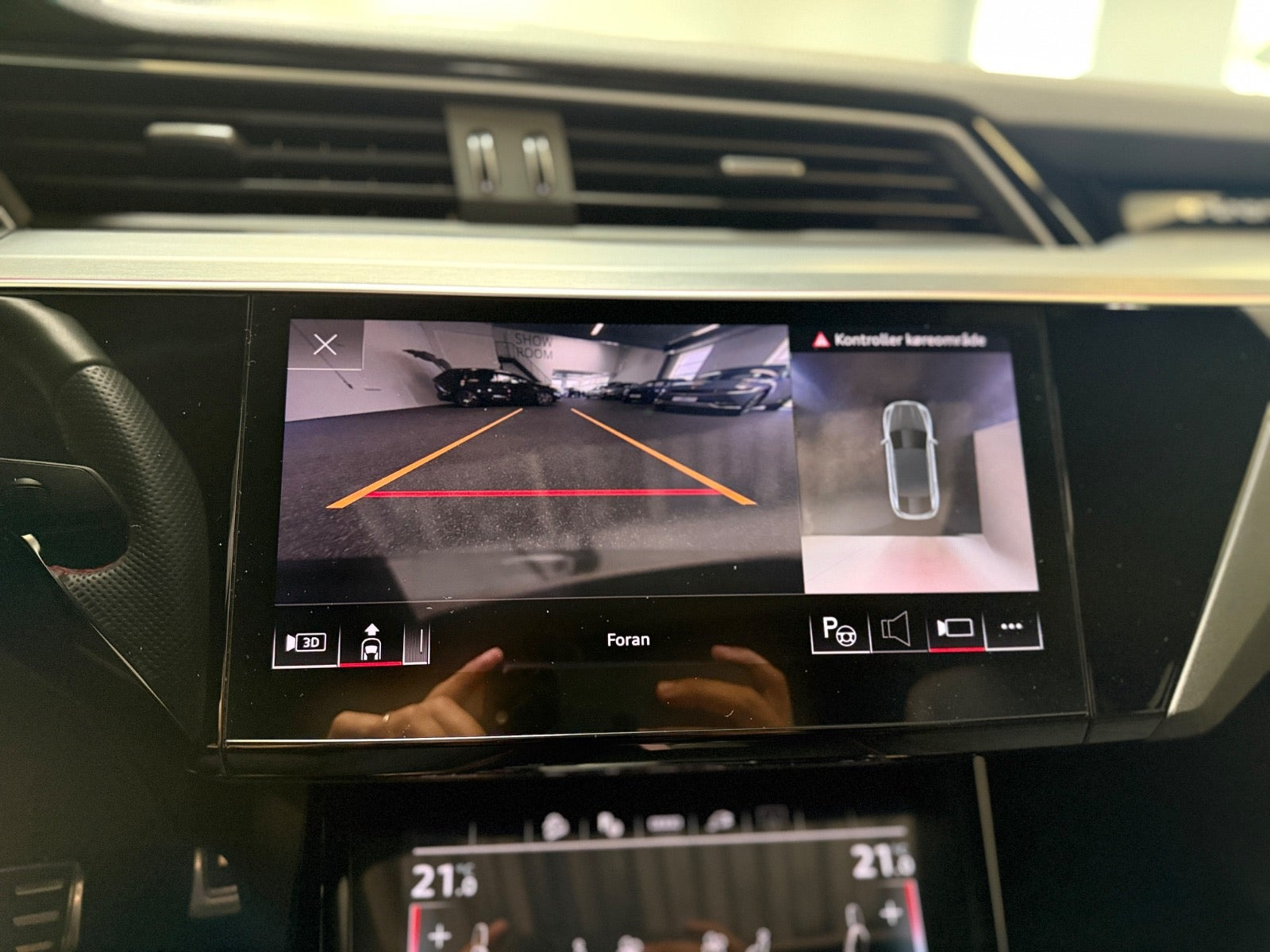 Grå Audi Q8 e-tron fra 2024