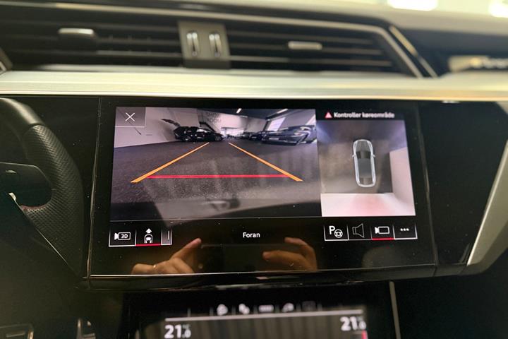 Grå Audi Q8 e-tron fra 2024