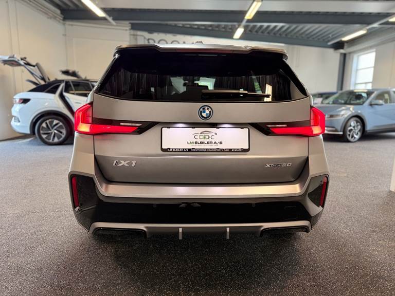 BMW iX1 xDrive30 Fully Charged X-line