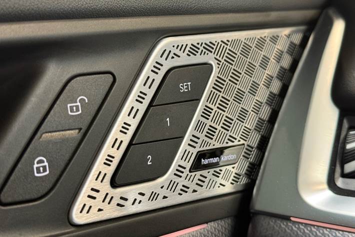Grå BMW iX1 fra 2023